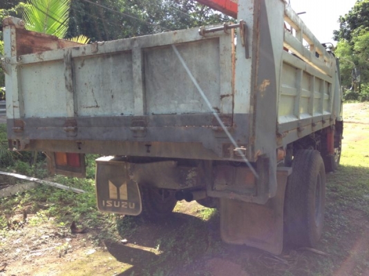 รถอิซูซุ 6 ล้อดั้ม ติดเครน 3 ตัน   175 แรงม้า  สนใจติดต่อ 081 - 6079515