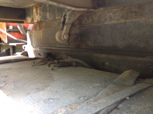 รถอิซูซุ 6 ล้อดั้ม ติดเครน 3 ตัน   175 แรงม้า  สนใจติดต่อ 081 - 6079515