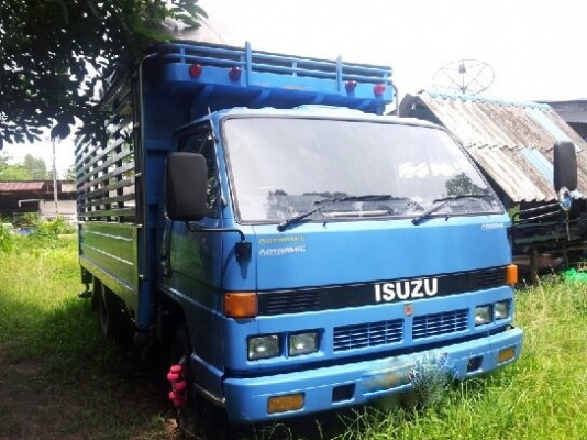 รถอิซูซุ 6 ล้อ รั้ว 120  แรงม้า ปี 45  ( ฝาดำ )  สนใจติดต่อ 081 - 6079515