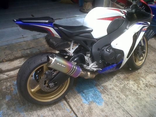 พ่อฝากขายค่ะ CBR 10000 rr ราคา150000 พ่อฝากขายค่ะ CBR 10000 rr ราคา150000