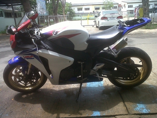 พ่อฝากขายค่ะ CBR 10000 rr ราคา150000 พ่อฝากขายค่ะ CBR 10000 rr ราคา150000