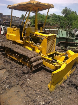 ขายแทรกเตอร์ D2 ร่น5 สไลร์ 5 ทิศทาง พร้อมใช้งานครับ ขายแทรกเตอร์ D2 ร่น5 สไลร์ 5 ทิศทาง พร้อมใช้งานครับ