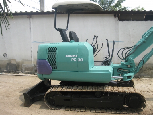 ขายแบคโฮ KOMATSU แบบ PC30-7  สภาพสวย พร้อมใช้งาน ช่วงล่างดี ราคาไม่แพง