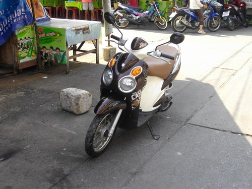 ขาย Jelato 125cc.หัวฉีด สีน้ำตาล สวยเลิศ เครื่องเทพ98\% มีคู่มือรับประกันศูนย์+หัวฉีด5ปี 22000 บาท