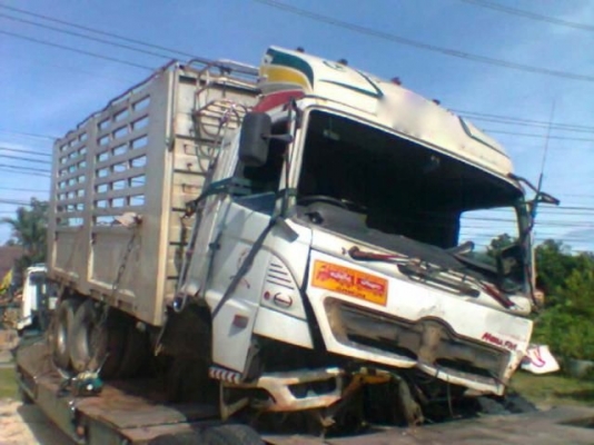 รถฮีโน่ 10 ล้อ รั้ว 320 แรงม้า ปี 49  ( ขายตามสภาพ ) สนใจติดต่อ 081 - 6079515