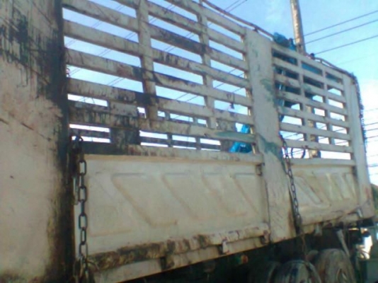 รถฮีโน่ 10 ล้อ รั้ว 320 แรงม้า ปี 49  ( ขายตามสภาพ ) สนใจติดต่อ 081 - 6079515