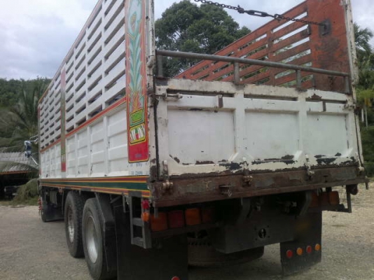 รถอิซูซุ 10 ล้อ รั้ว 230 แรงม้า  ปี 49  สนใจติดต่อ 081 - 6079515