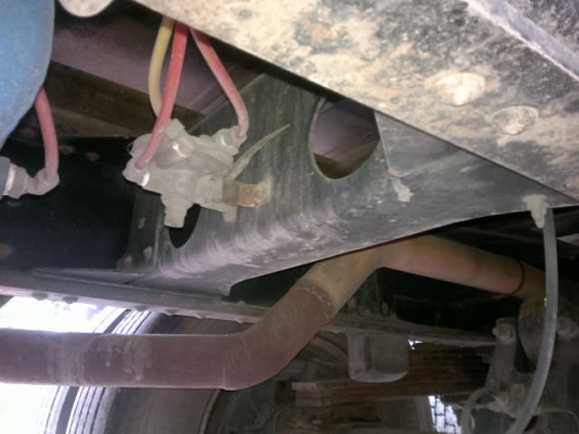 รถอิซูซุ 10 ล้อ รั้ว 230 แรงม้า  ปี 49  สนใจติดต่อ 081 - 6079515