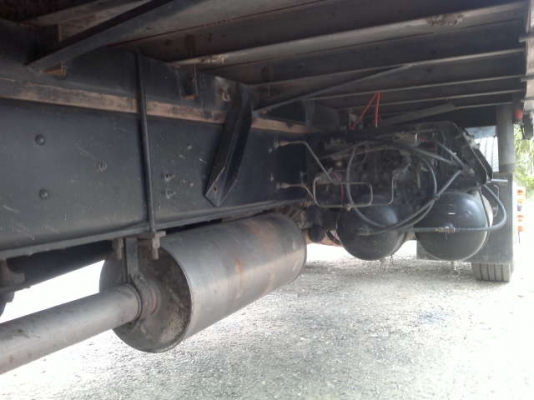 รถอิซูซุ 10 ล้อ รั้ว 230 แรงม้า  ปี 49  สนใจติดต่อ 081 - 6079515