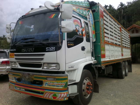 รถอิซูซุ 10 ล้อ รั้ว 230 แรงม้า  ปี 49  สนใจติดต่อ 081 - 6079515