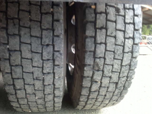 รถอิซูซุ 10 ล้อ รั้ว 230 แรงม้า  ปี 49  สนใจติดต่อ 081 - 6079515