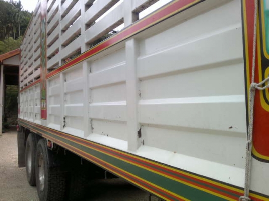 รถอิซูซุ 10 ล้อ รั้ว 230 แรงม้า  ปี 49  สนใจติดต่อ 081 - 6079515