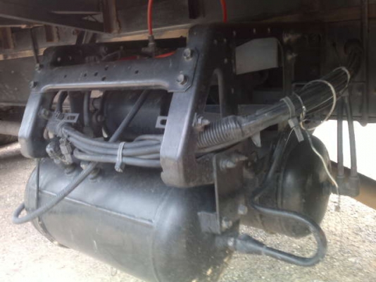 รถอิซูซุ 10 ล้อ รั้ว 230 แรงม้า  ปี 49  สนใจติดต่อ 081 - 6079515