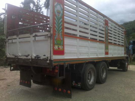 รถอิซูซุ 10 ล้อ รั้ว 230 แรงม้า  ปี 49  สนใจติดต่อ 081 - 6079515