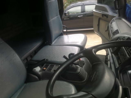 รถอิซูซุ 10 ล้อ รั้ว 230 แรงม้า  ปี 49  สนใจติดต่อ 081 - 6079515