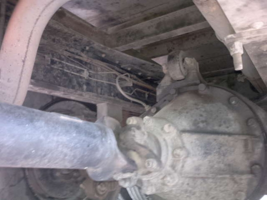 รถอิซูซุ 10 ล้อ รั้ว 230 แรงม้า  ปี 49  สนใจติดต่อ 081 - 6079515