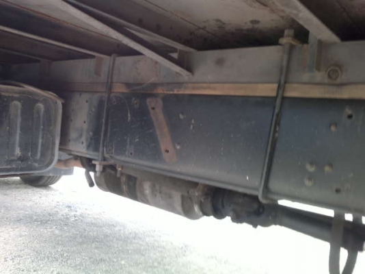 รถอิซูซุ 10 ล้อ รั้ว 230 แรงม้า  ปี 49  สนใจติดต่อ 081 - 6079515