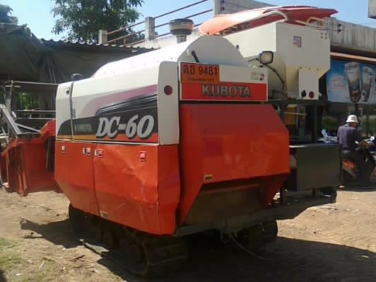 KUBOTA DC-60 รถเกี่ยวข้าว สภาพดีพร้อมใช้งานได้เลย รถทำงาน 3,600 ชม. เครื่องยนต์แรงดีแห้งดี ถังบรรจุได้ 200 กก. ระบายข้าวได้ 2 ช่อง สะดวกคล่องตัวดี ขนย้ายง่าย ช่วงล่างดีไม่มีปัญหาเลยครับ เอกสารครบพร้อม ราคาต่อรองได้ครับ KUBOTA DC-60 รถเกี่ยวข้าว สภาพดีพร้อมใช้งานได้เลย รถทำงาน 3,600 ชม. เครื่องยนต์แรงดีแห้งดี ถังบรรจุได้ 200 กก. ระบายข้าวได้ 2 ช่อง สะดวกคล่องตัวดี ขนย้ายง่าย ช่วงล่างดีไม่มีปัญหาเลยครับ เอกสารครบพร้อม ราคาต่อรองได้ครับ