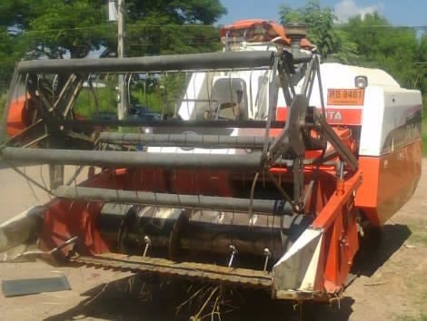 KUBOTA DC-60 รถเกี่ยวข้าว สภาพดีพร้อมใช้งานได้เลย รถทำงาน 3,600 ชม. เครื่องยนต์แรงดีแห้งดี ถังบรรจุได้ 200 กก. ระบายข้าวได้ 2 ช่อง สะดวกคล่องตัวดี ขนย้ายง่าย ช่วงล่างดีไม่มีปัญหาเลยครับ เอกสารครบพร้อม ราคาต่อรองได้ครับ