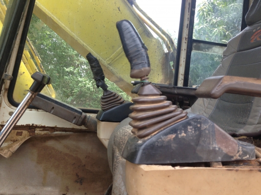 KOMATSU PC 200-5 Serial 57761 คอนโทรลสั้น เครื่องแห้งแรงดีเดิมๆ ปั๊มแห้งดีไม่มีเยิ้ม ภายในเก๋งสะอาด คอนโทรลสั้นควบคุมง่ายสะดวก แอร์เย็น ช่วงล่างเอวแน่น โซ่บูทใบแทรกประมาณ 60\% พร้อมทำงานได้เลย เอกสารใบอินวอยซ์ครับ KOMATSU PC 200-5 Serial 57761 คอนโทรลสั้น เครื่องแห้งแรงดีเดิมๆ ปั๊มแห้งดีไม่มีเยิ้ม ภายในเก๋งสะอาด คอนโทรลสั้นควบคุมง่ายสะดวก แอร์เย็น ช่วงล่างเอวแน่น โซ่บูทใบแทรกประมาณ 60\% พร้อมทำงานได้เลย เอกสารใบอินวอยซ์ครับ