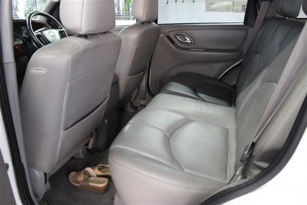 ขาย 2004 MAZDA TRIBUTE 3.0 V6 สีขาว เจ้าของขายเอง มีsunroof