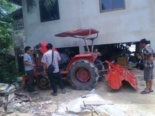 ขายด่วน..รถไถ KUBOTA L3408 DI เลขไมล์ 2,600 ชั่วโมง สภาพใหม่ทั้งคัน รถสวย พร้อมใช้งาน แถมใบดันหน้า และ จอบหมุน ตราช้าง.