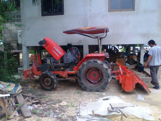 ขายด่วน..รถไถ KUBOTA L3408 DI เลขไมล์ 2,600 ชั่วโมง สภาพใหม่ทั้งคัน รถสวย พร้อมใช้งาน แถมใบดันหน้า และ จอบหมุน ตราช้าง.