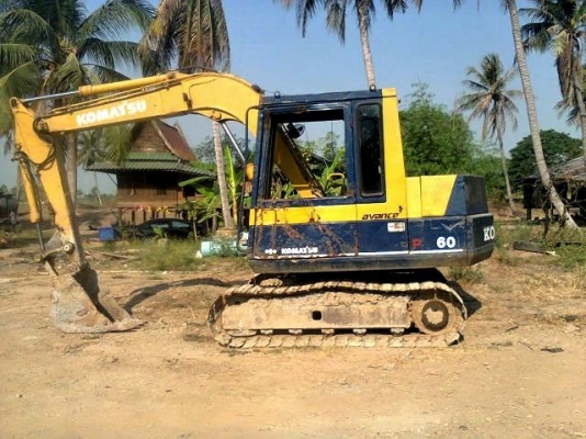KOMATSU PC60-5 สภาพดีรถทำงานอยู่ เอวแน่นช่วงล่างเต็ม