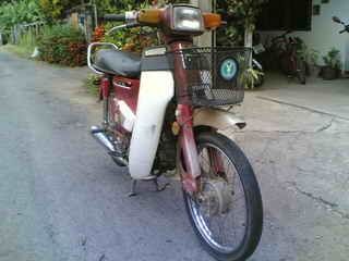 ขาย Honda C700 เล่มทะเบียนพร้อมโอนเครื่องดีรถขี่ใช้งานอยู่ขาย 7900 บาท