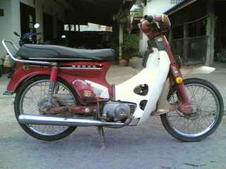 ขาย Honda C700 เล่มทะเบียนพร้อมโอนเครื่องดีรถขี่ใช้งานอยู่ขาย 7900 บาท