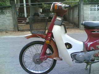 ขาย Honda C700 เล่มทะเบียนพร้อมโอนเครื่องดีรถขี่ใช้งานอยู่ขาย 7900 บาท