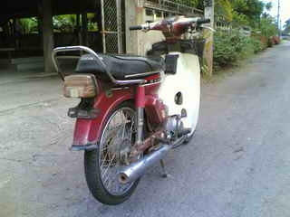 ขาย Honda C700 เล่มทะเบียนพร้อมโอนเครื่องดีรถขี่ใช้งานอยู่ขาย 7900 บาท