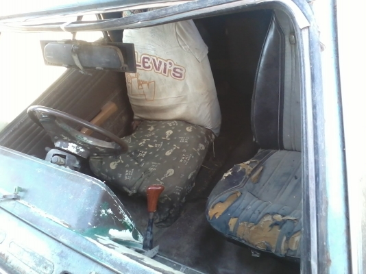 อีซูซุ 220 เครื่องดี ครัดซีดี ทะเบียนขาด 5ปี  เดิมบางๆขับดี เกียร์ดีไม่หลุดกระจกบานหน้าไม่มี เบาะขาด ตามสภาพ