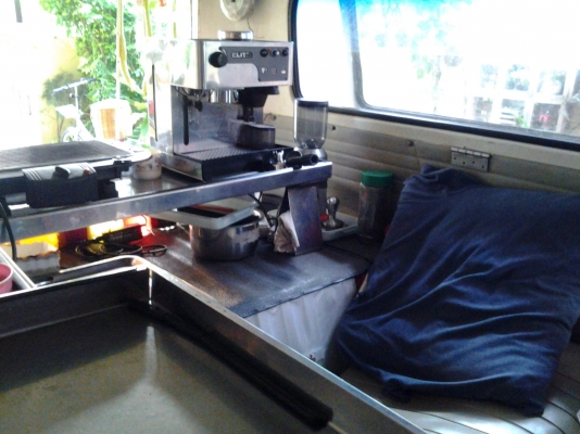 ขายแตงโมปี 73 ไฟเลี้ยวบน ปะผุ ทำสี overhaul ใหม่หมดแล้ว มีเคาน์เตอร์บาร์สแตนเลสแท้พร้อมค้าขายได้เลย ขายแตงโมปี 73 ไฟเลี้ยวบน ปะผุ ทำสี overhaul ใหม่หมดแล้ว มีเคาน์เตอร์บาร์สแตนเลสแท้พร้อมค้าขายได้เลย