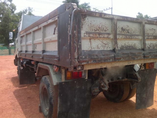 รถฮีโน่ 6 ล้อดั้ม  100 แรงม้า  สนใจติดต่อ 081 - 6079515