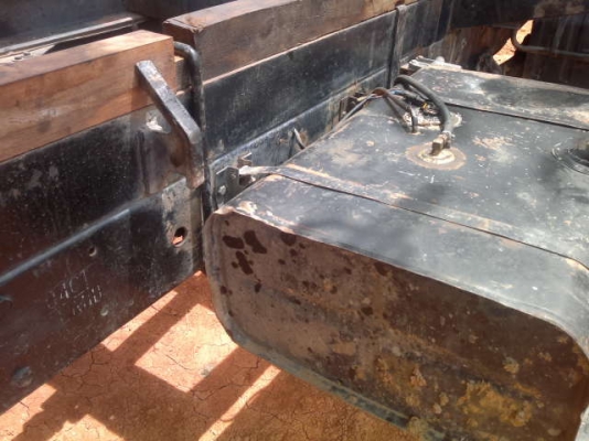 รถฮีโน่ 6 ล้อดั้ม  100 แรงม้า  สนใจติดต่อ 081 - 6079515