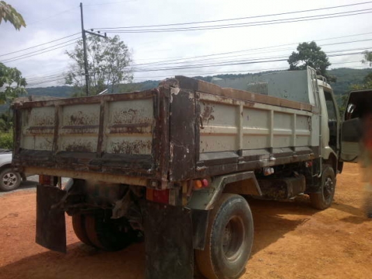 รถฮีโน่ 6 ล้อดั้ม  100 แรงม้า  สนใจติดต่อ 081 - 6079515