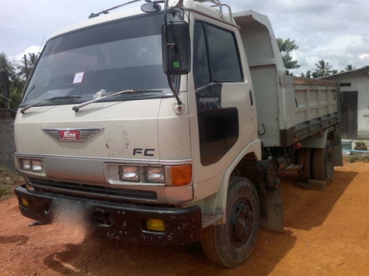 รถฮีโน่ 6 ล้อดั้ม  100 แรงม้า  สนใจติดต่อ 081 - 6079515