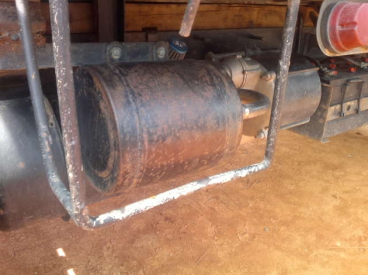 รถฮีโน่ 6 ล้อดั้ม  100 แรงม้า  สนใจติดต่อ 081 - 6079515