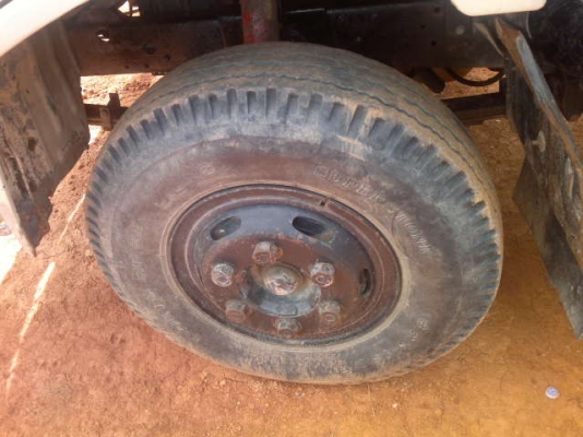 รถฮีโน่ 6 ล้อดั้ม  100 แรงม้า  สนใจติดต่อ 081 - 6079515