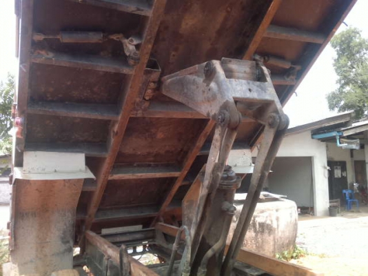 รถฮีโน่ 6 ล้อดั้ม  100 แรงม้า  สนใจติดต่อ 081 - 6079515