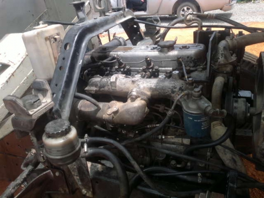 รถฮีโน่ 6 ล้อดั้ม  100 แรงม้า  สนใจติดต่อ 081 - 6079515