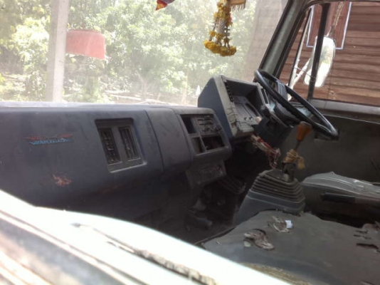 รถอิซูซุ 6 ล้อดั้ว FTR  175 แรงม้า  สนใจติดต่อ 081 - 6079515