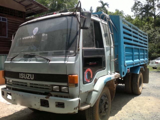 รถอิซูซุ 6 ล้อดั้ว FTR  175 แรงม้า  สนใจติดต่อ 081 - 6079515