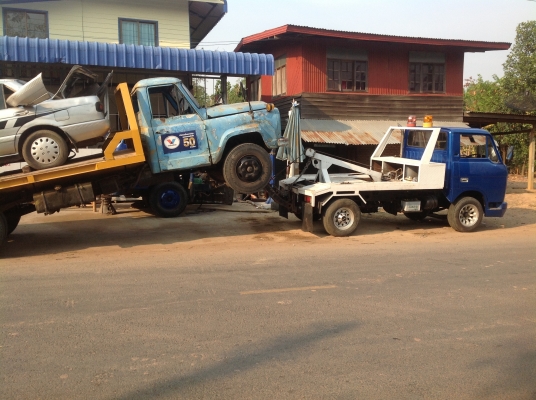 ขาย ด่วนถูกๆ รถยก 4ล้อกลาง พร้อมใช้งาน 82000