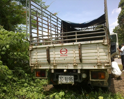 HINO  MEGA FC    ปี 49  รถ  6  ล้อ  รถล่อง  1 เพลา  เครื่องเดิม 150  แรงม้า  เกียร์เดิม พพ่วงมาลัยเพาเวอร์