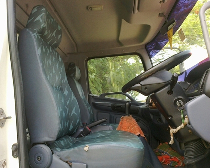 HINO  MEGA FC    ปี 49  รถ  6  ล้อ  รถล่อง  1 เพลา  เครื่องเดิม 150  แรงม้า  เกียร์เดิม พพ่วงมาลัยเพาเวอร์