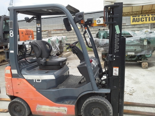 TOYOTA รุ่น8 ขนาด1ตัน เบนซิล  แก็ส เสา3ม. ออโต้