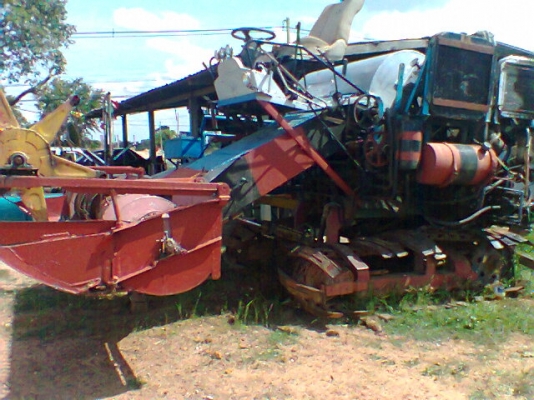 ขายรถเกี่ยวข้าววิชาญ การช่าง 150000บาท