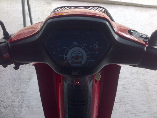 ขาย!เวฟ100 จัดสภาพ รถแต่งสภาพโช๊คหน้าทอง อามมิเนียม ฝาเครื่องซ้ายขวาชุปเงา คอนโซนกลางแค๊ปล่า ล้อสี ปี47 รถเครื่องเดิมแน่นๆ  พร้อมใช้ ทะเบียน+เอกสารโอน ภาษี52